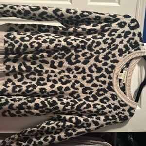 Leopard cheetah sweater black and white medium